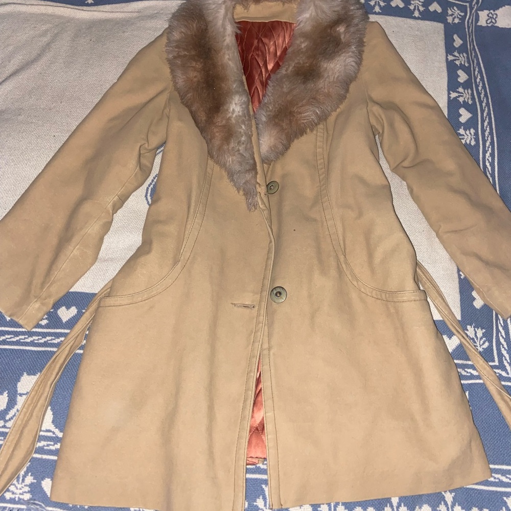 SALE 1970s faux fur lined mid length camel coat - Picture 4 of 5